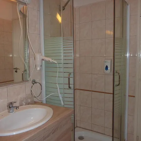 Zsanett Hotel 3*
