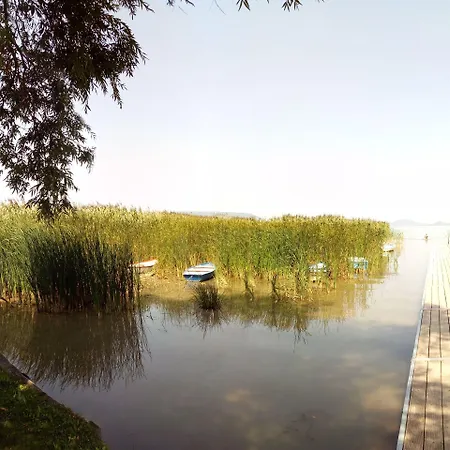 ホテル Zsanett Balatonkeresztúr