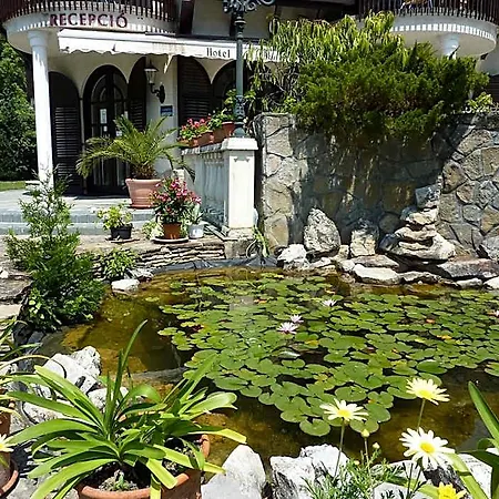 Zsanett Hotel 3*