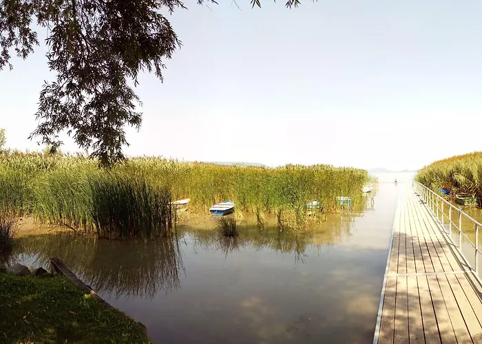 מלון Zsanett Balatonkeresztúr