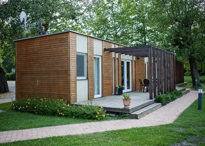 Zsanett מלון Balatonkeresztúr